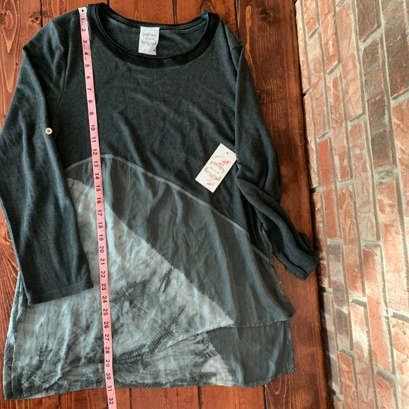 NWT Women's Flew de Lis Asymmetric Multicolor Gray Long Sleeve Medium Blouse - Picture 8 of 12